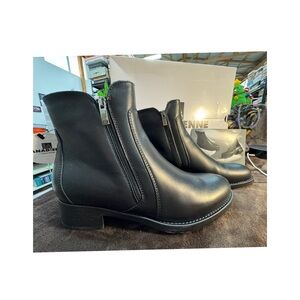 La Canadienne Italian Black Leather Ankle Boots 9.5